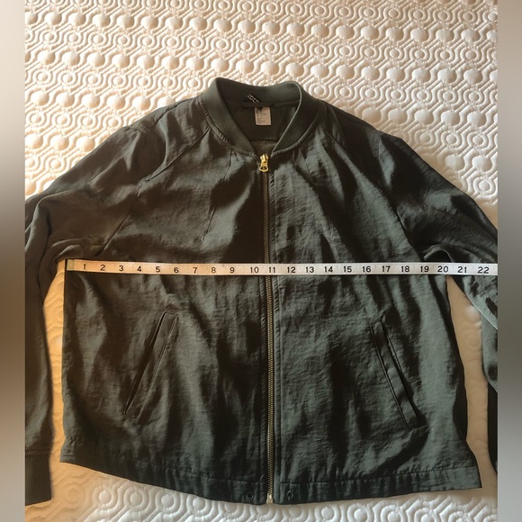 H&M light weight jacket - Picture 3 of 6